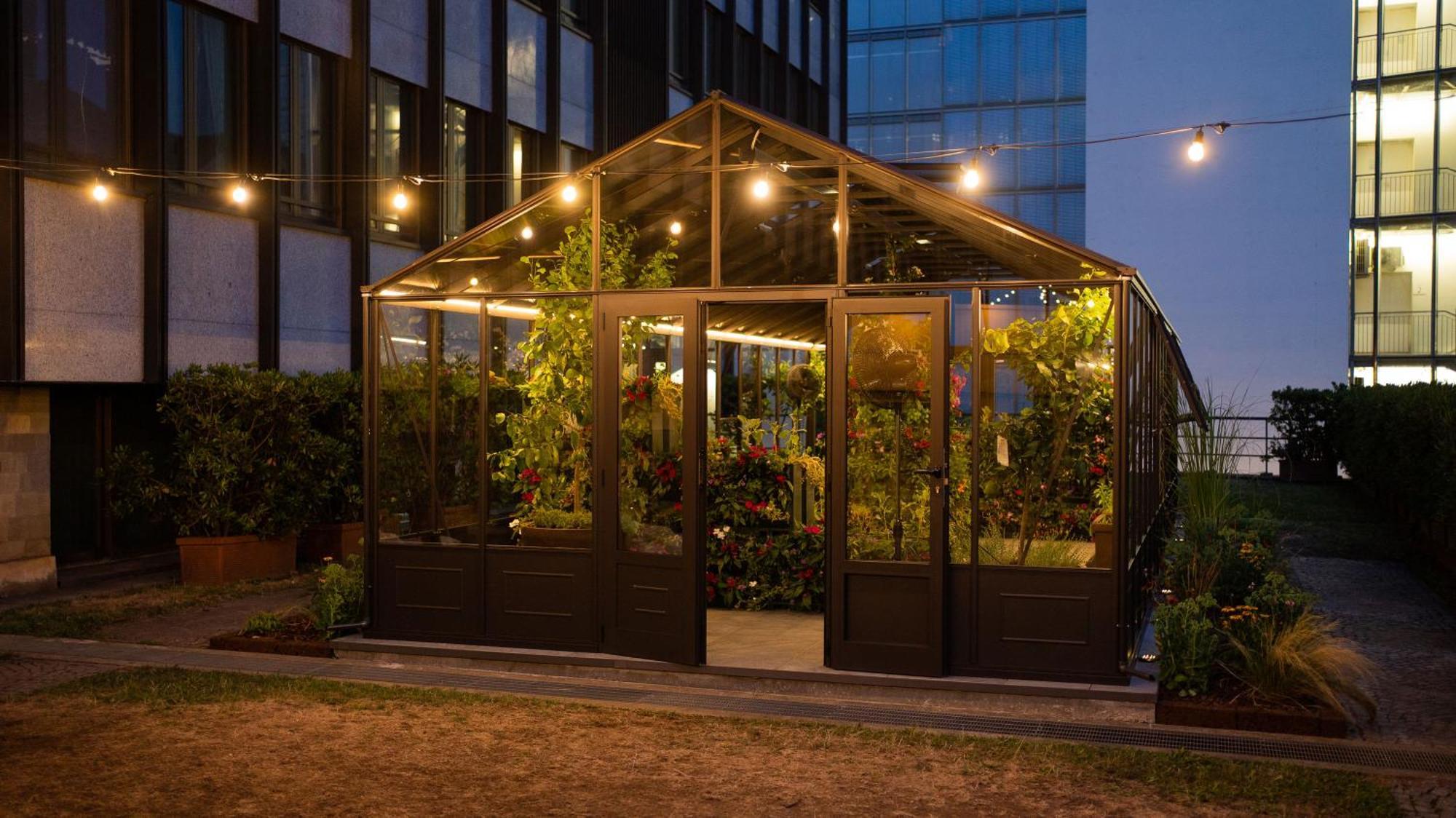 Hilton Milan Hotel Exterior photo