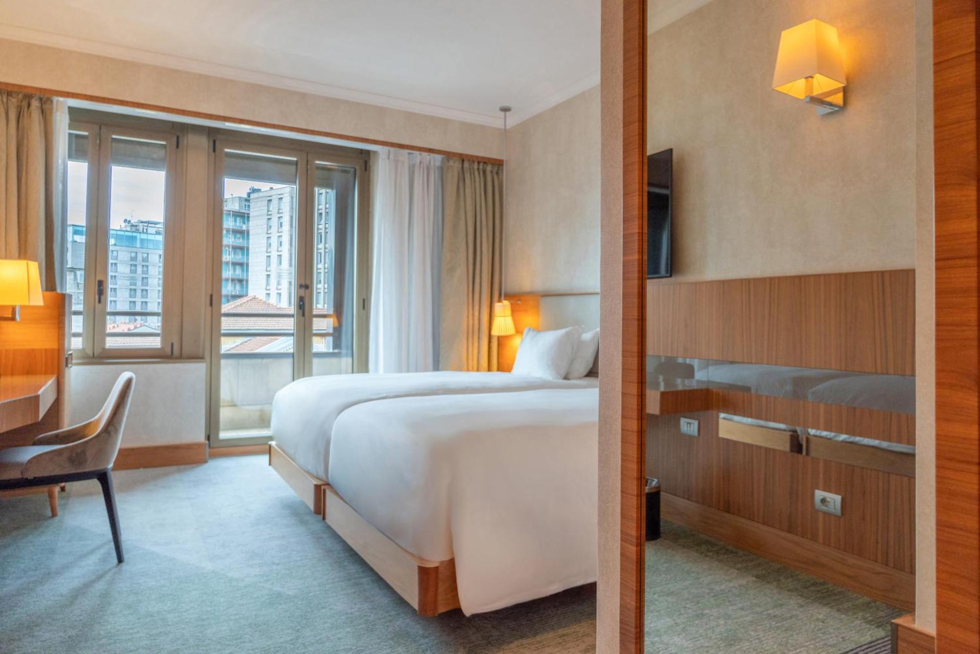Hilton Milan Hotel Exterior photo