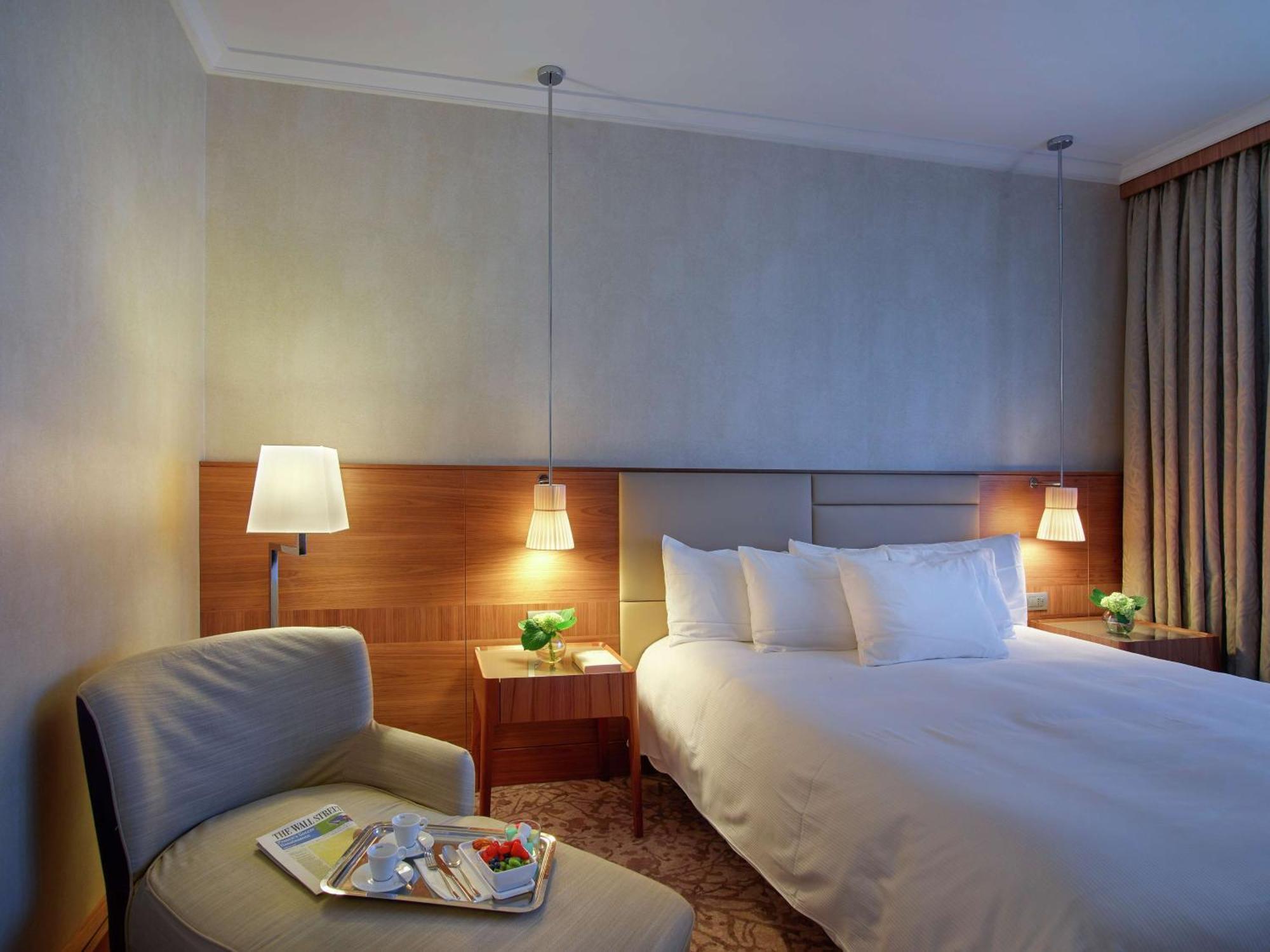 Hilton Milan Hotel Exterior photo