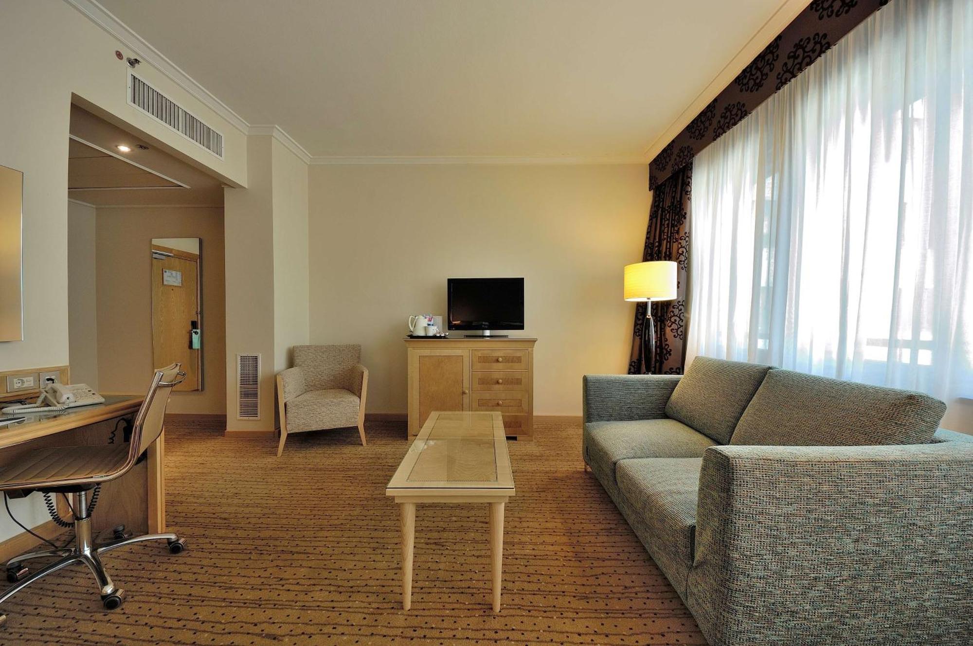 Hilton Milan Hotel Exterior photo