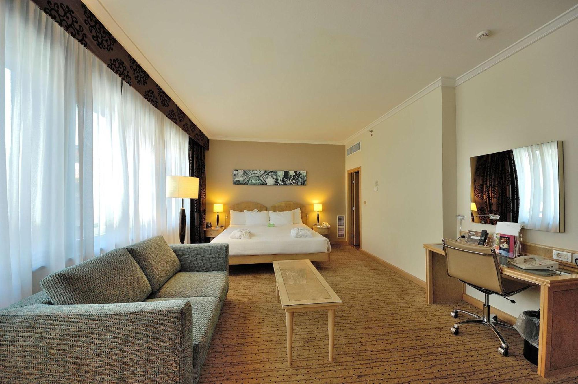 Hilton Milan Hotel Exterior photo
