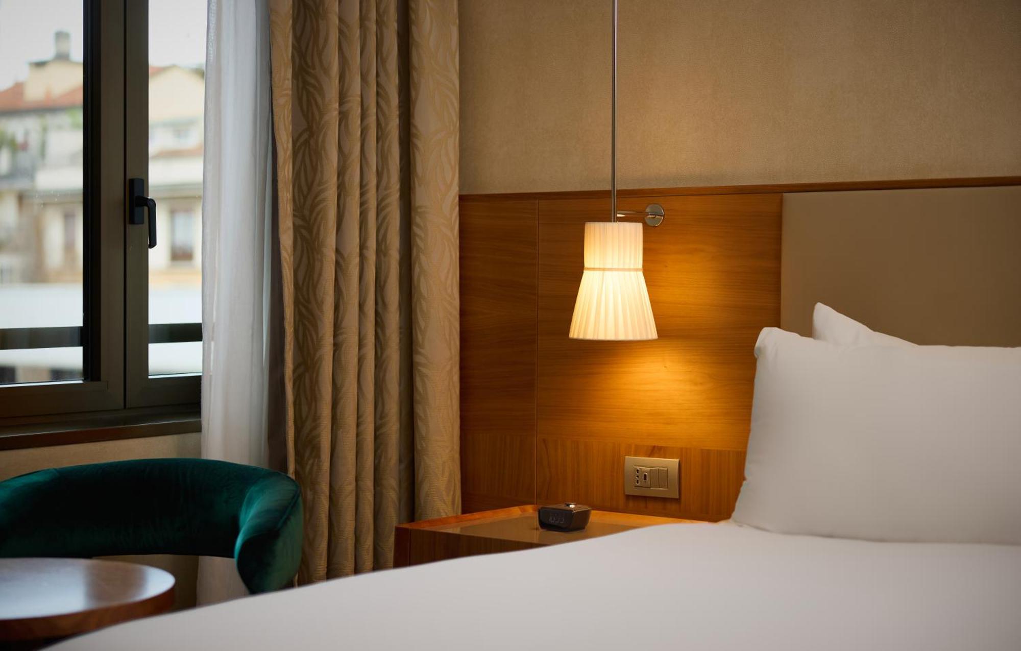Hilton Milan Hotel Exterior photo