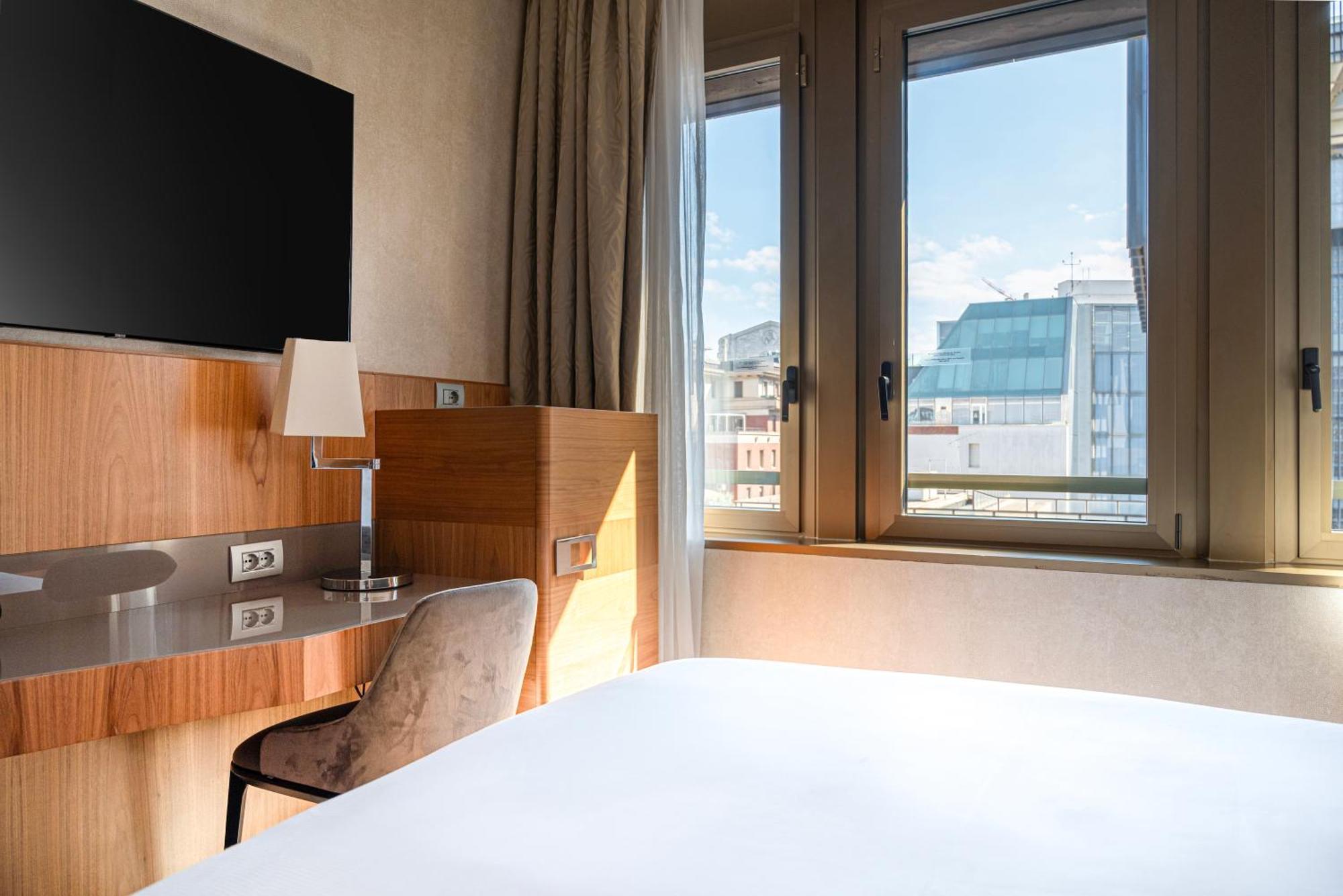 Hilton Milan Hotel Exterior photo